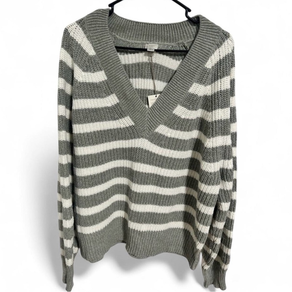 NWT A New Day Large Gray & Cream V-Neck Sweater | Soft Cotton Blend Classic Fit